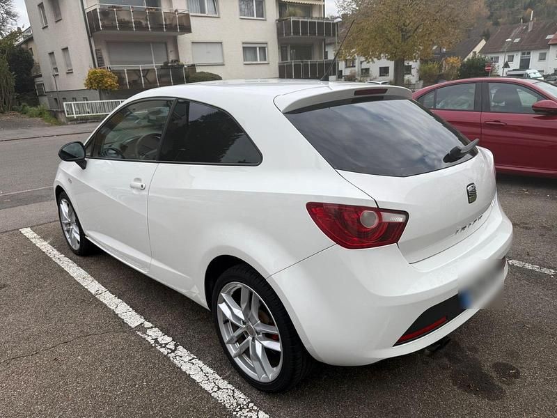 Weiß Gebraucht 2011 Seat Ibiza Kleinwagen | 4.500 € (Fairer Preis) - Bild 1/4