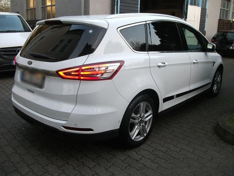 Gebraucht Ford S-MAX Titanium 160 PS (117 kW) 2017 Weiß Van / Kleinbus