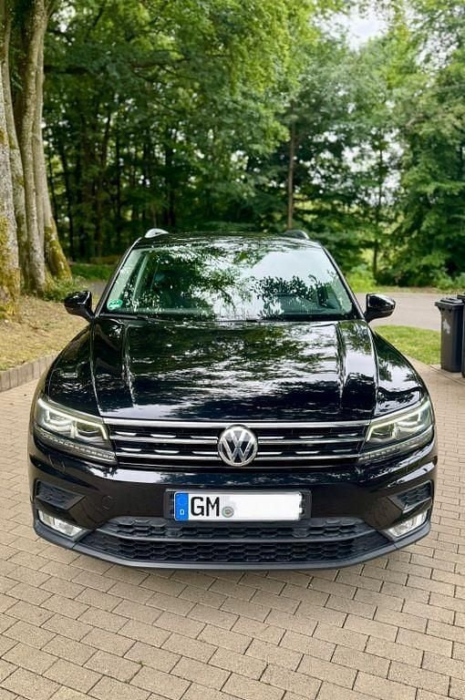 Schwarz Gebraucht 2017 VW Tiguan Sound SUV | 17.900 € (Fairer Preis) - Bild 1/4