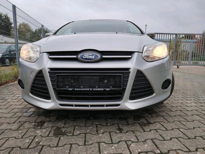 Silber Gebraucht 2014 Ford Focus Kombi | 2.500 € (Superpreis) - Bild 1/4