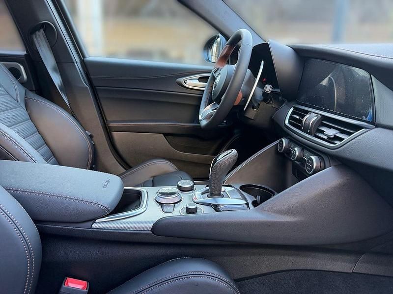 Neu Alfa Romeo Giulia 280 PS (205 kW) 2026 Nero vulcano Limousine