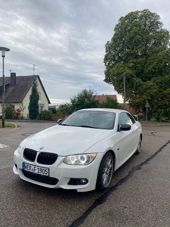 Weiß Gebraucht 2011 BMW 335 Cabriolet M Sport Cabrio | 17.500 € (Guter Preis) - Bild 1/4