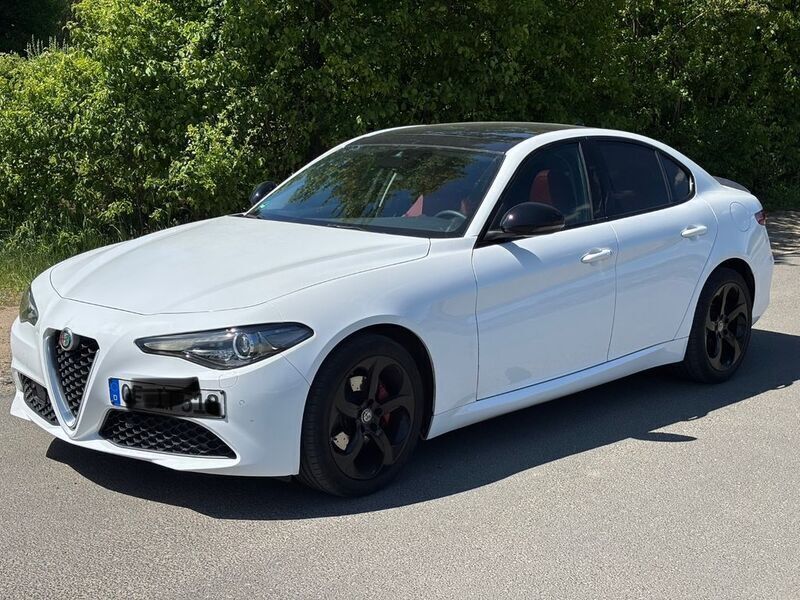 Weiß Gebraucht 2019 Alfa Romeo Giulia Limousine | 19.800 € (Superpreis) - Bild 1/4