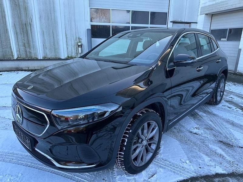 Schwarz Gebraucht 2023 Mercedes EQA250+ SUV | 29.970 € (Guter Preis) - Bild 1/4