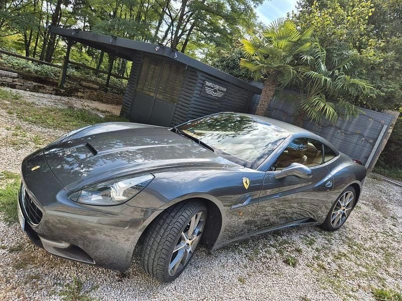Grau Gebraucht 2012 Ferrari California Cabrio | 109.800 € (Fairer Preis) - Bild 1/4