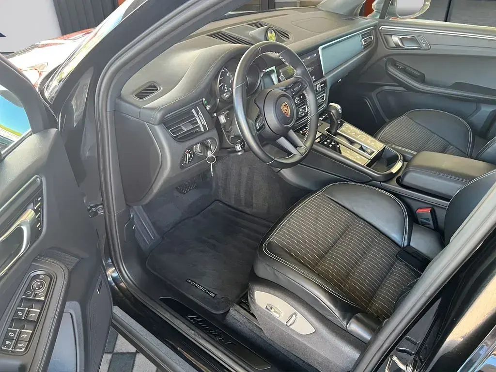 Gebraucht Porsche Macan 265 PS (194 kW) 2024 Schwarz SUV