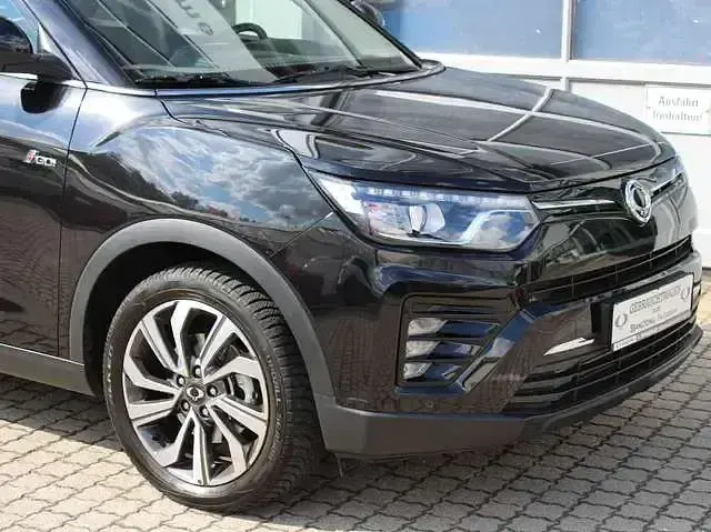 Gebraucht SsangYong Tivoli 163 PS (119 kW) 2022 Space black (lak) SUV