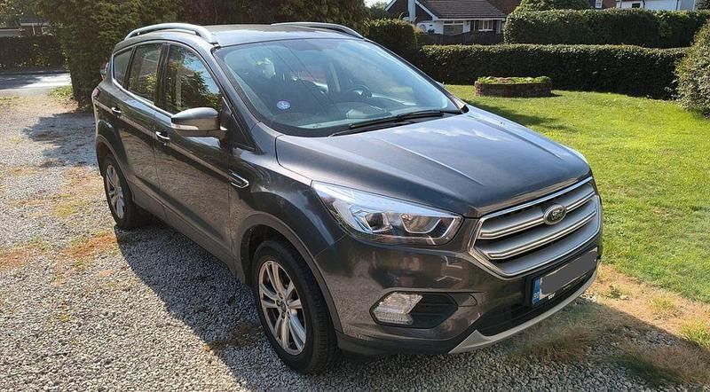 Gebraucht Ford Kuga Cool & Connect 150 PS (110 kW) 2018 Grau SUV
