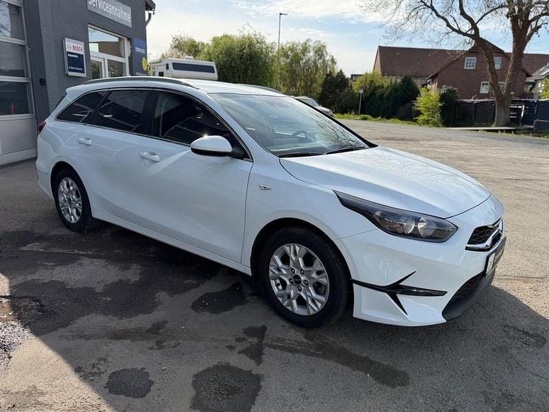 Usado Kia Ceed Vision 160 CV (117 kW) 2023 Blanco Utilitario
