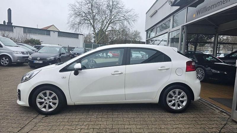 Gebraucht Kia Rio 84 PS (61 kW) 2016 Weiß Kleinwagen