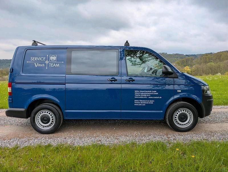 Second-hand VW Transporter 140 CP (102 kW) 2015 Albastru Van