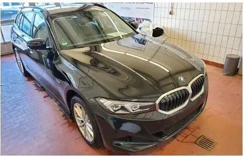 Gebraucht BMW 330e Performance 184 PS (135 kW) 2022 Schwarz Limousine