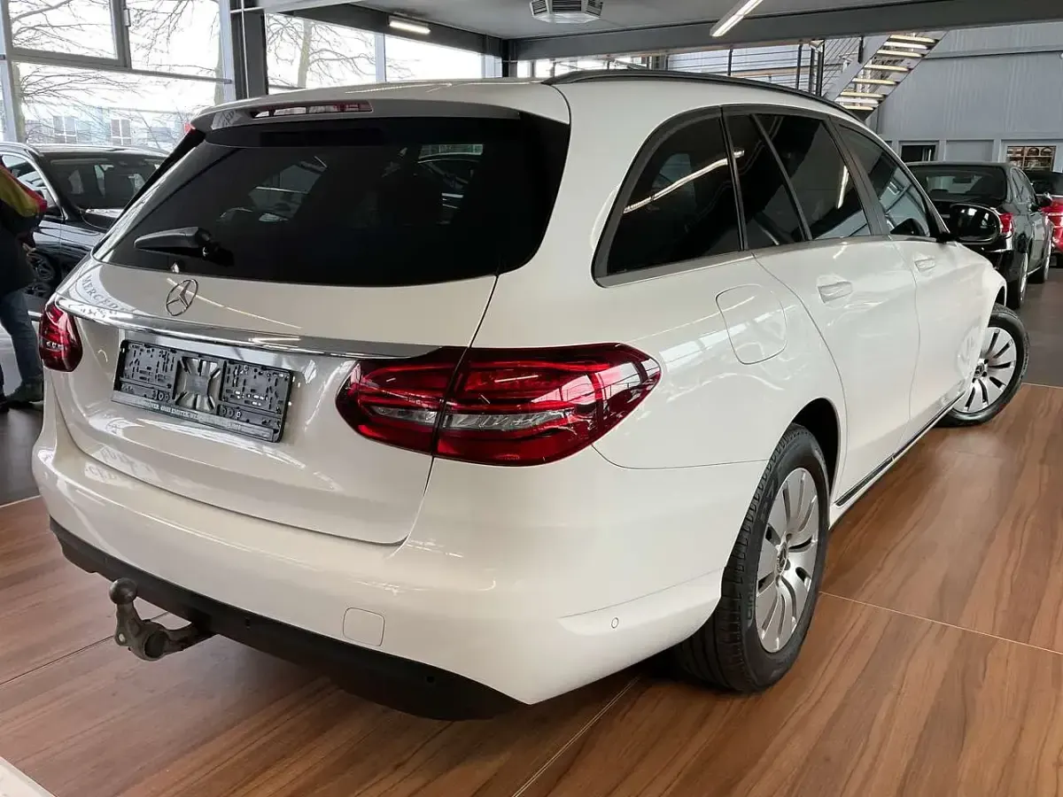 Gebraucht Mercedes C180 Business 122 PS (89 kW) 2021 Polarweiss Kombi