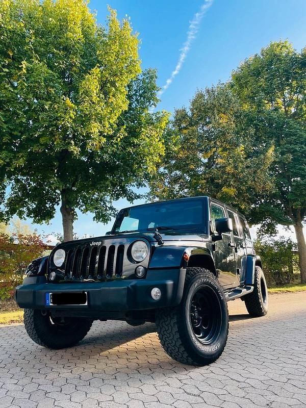 Schwarz Gebraucht 2015 Jeep Wrangler Unlimited SUV | 30.500 € (Teuer) - Bild 1/4