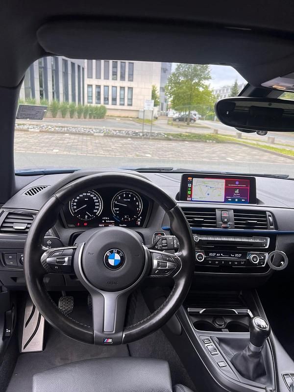 Gebraucht BMW 118 Shadowline 136 PS (100 kW) 2018 Blau Kleinwagen