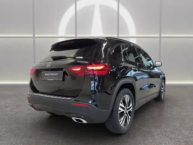 Gebraucht Mercedes GLA180 Advanced Plus 116 PS (85 kW) 2026 Schwarz SUV
