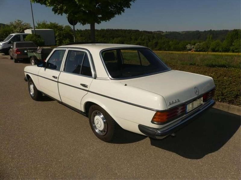 Gebraucht Mercedes 230 136 PS (100 kW) 1982 Weiß Limousine