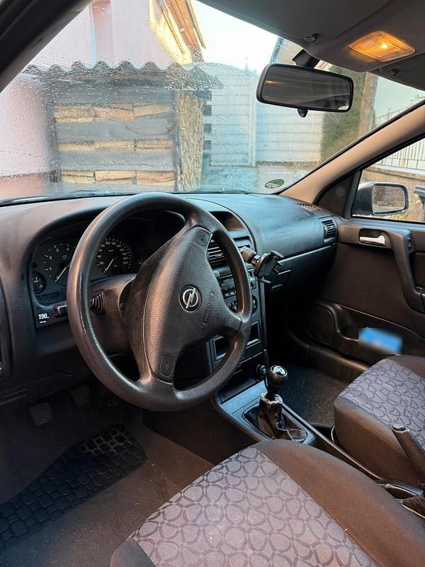 Second-hand Opel Astra 101 CP (74 kW) 2000 Argintiu Berlinǎ