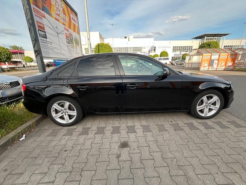 Gebraucht Audi A4 Attraction 120 PS (88 kW) 2012 Schwarz Limousine