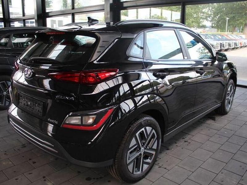 Gebraucht Hyundai Kona Select 100 kW (136 PS) 2021 Schwarz SUV