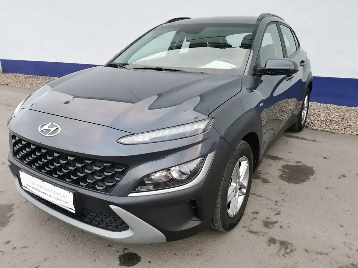Gebraucht Hyundai Kona Select 120 PS (88 kW) 2023 Ecotronic grey / mic SUV