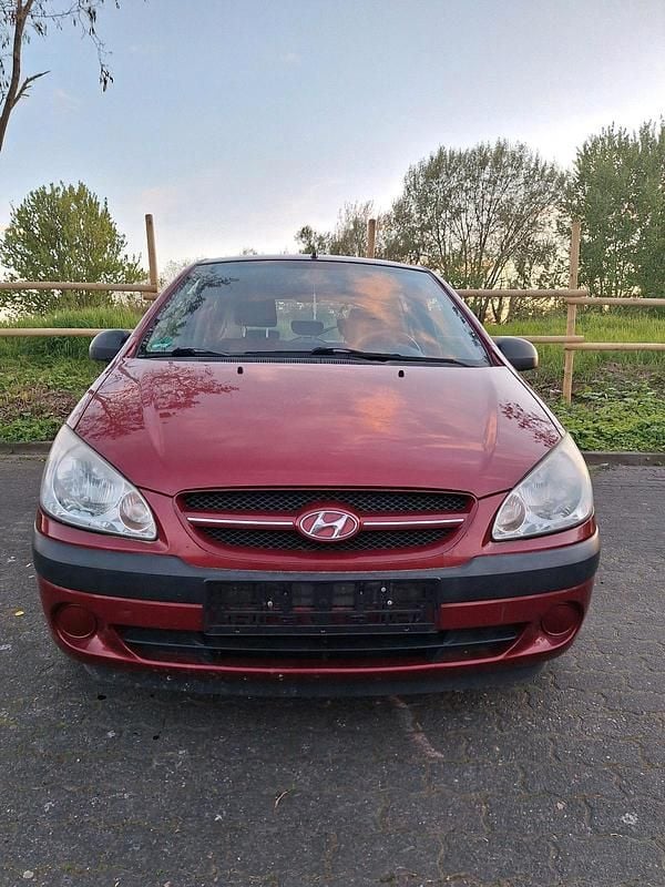 Second-hand Hyundai Getz 97 CP (71 kW) 2009 Roșu Hatchback
