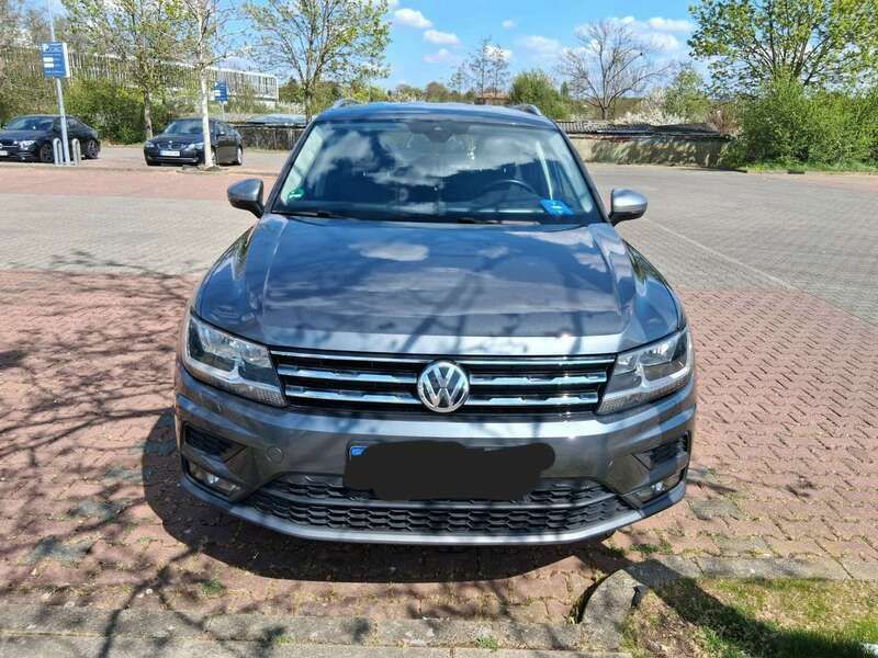 Grau Gebraucht 2019 VW Tiguan Allspace Comfortline SUV | 24.500 € (Fairer Preis) - Bild 1/4