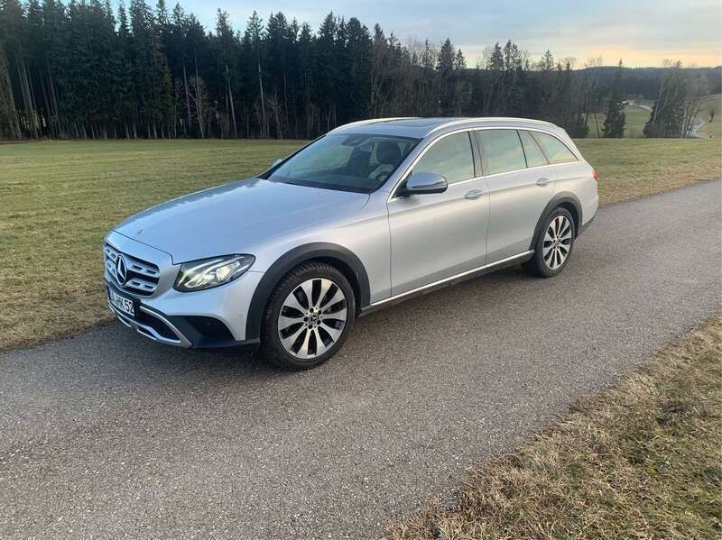 Gebraucht 2018 Mercedes E220 Avantgarde Kombi | 29.800 € (Fairer Preis) - Bild 1/4