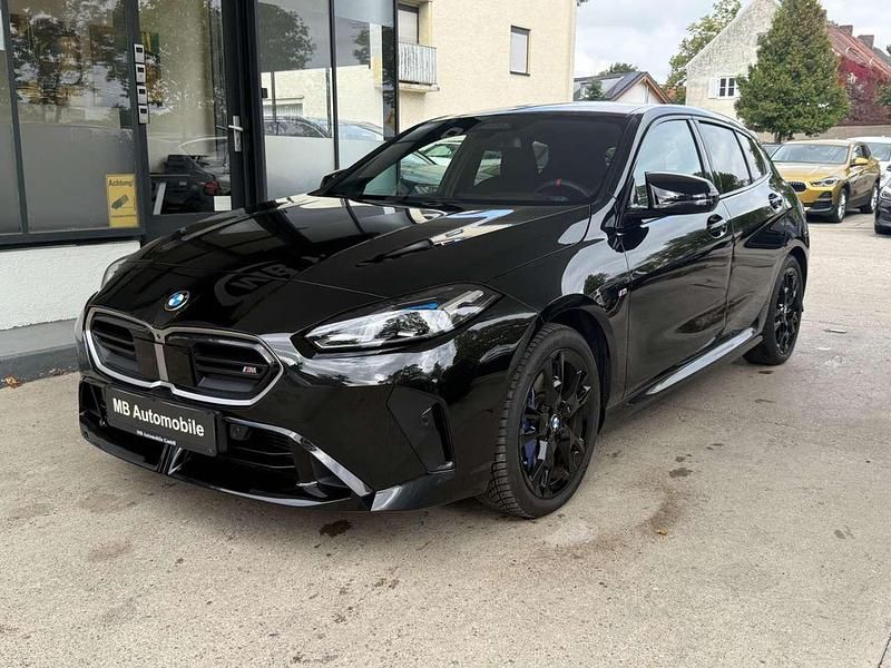 Black sapphire metallic Gebraucht 2024 BMW 135 M Sport Kleinwagen | 41.900 € (Etwas zu teuer) - Bild 1/4