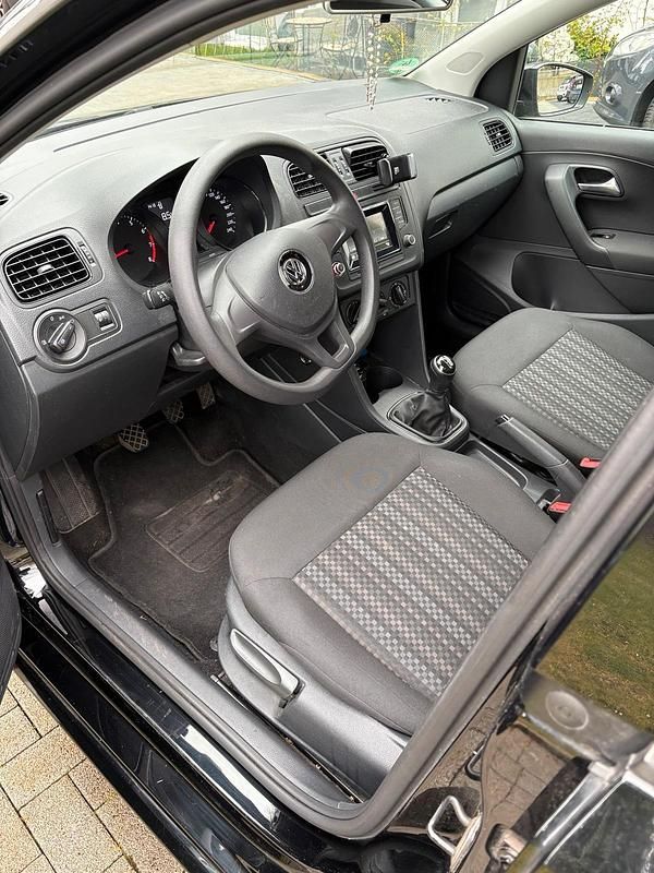Gebraucht VW Polo Trendline 60 PS (44 kW) 2014 Schwarz Kleinwagen