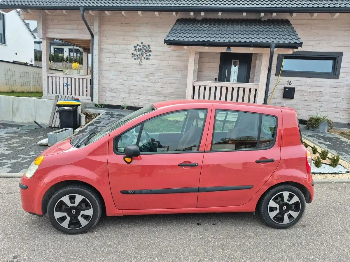 Używany Renault Modus 75 KM (55 kW) 2005 Czerwony Minivan