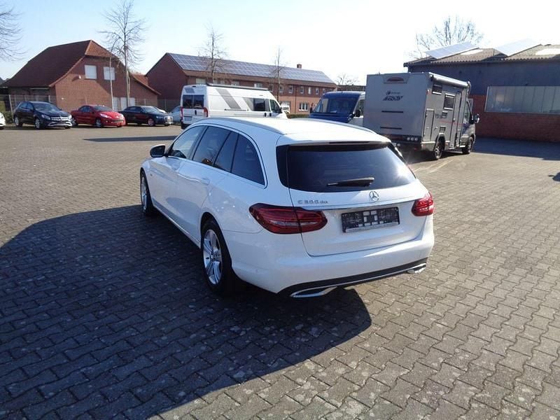 Gebraucht Mercedes C300e 194 PS (142 kW) 2019 Weiß Kombi