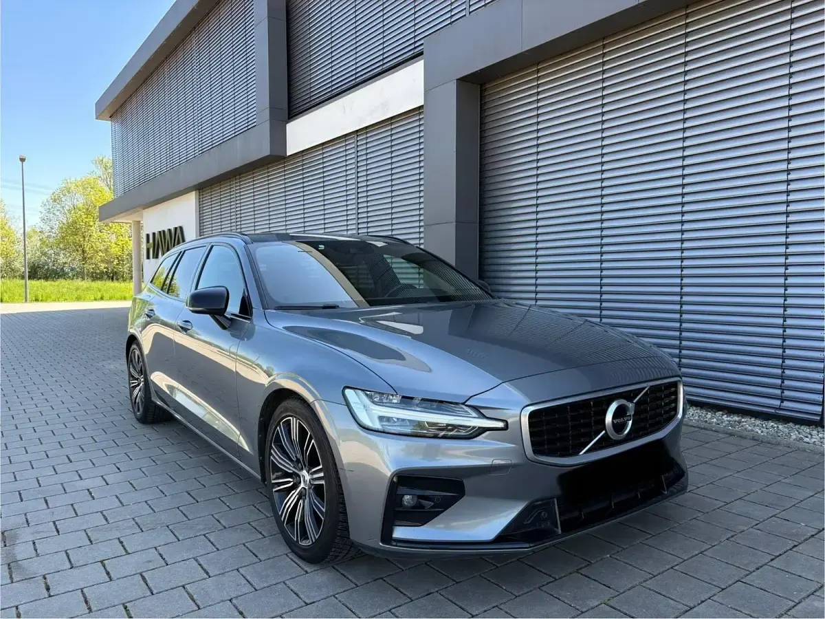 Gebraucht Volvo V60 R-Design 150 PS (110 kW) 2019 Grau Kombi