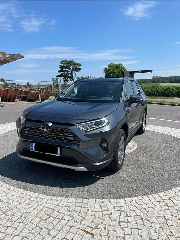Grau Gebraucht 2019 Toyota RAV4 Hybrid Lounge SUV | 19.999 € (Superpreis) - Bild 1/4