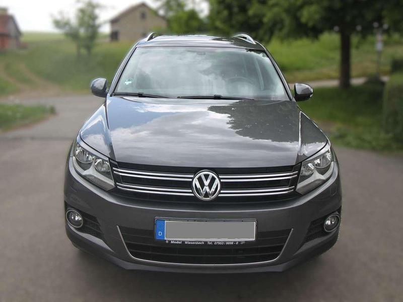 Grau Gebraucht 2013 VW Tiguan SUV | 9.990 € (Fairer Preis) - Bild 1/4