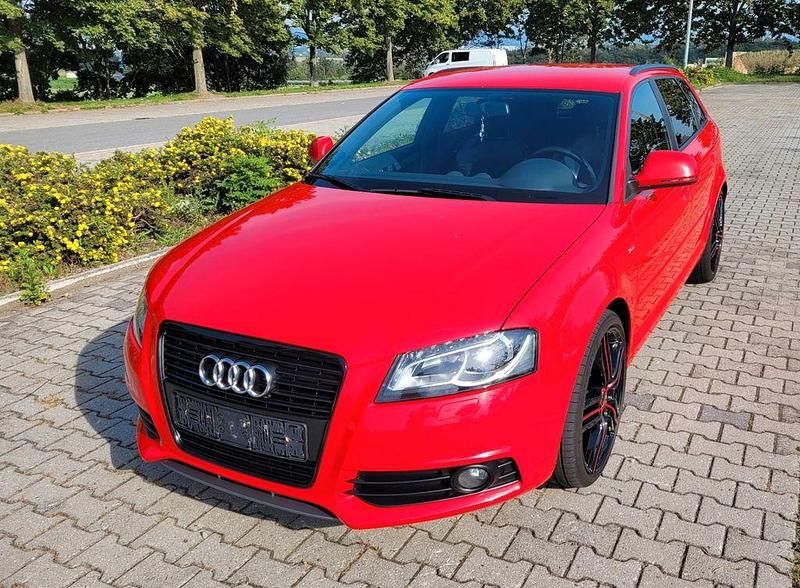 Rot Gebraucht 2009 Audi A3 Sportback S-Line Kleinwagen | 6.600 € (Fairer Preis) - Bild 1/4