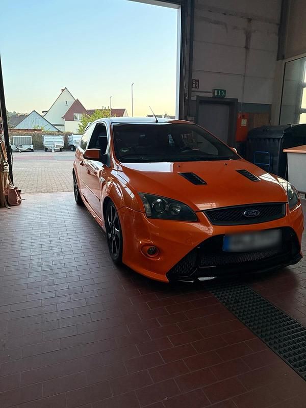 Orange Gebraucht 2007 Ford Focus ST Limousine | 6.500 € - Bild 1/4