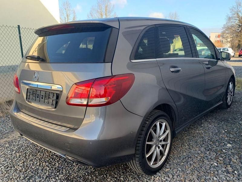 Gebraucht Mercedes B250 Style 211 PS (155 kW) 2015 Grau Kleinwagen