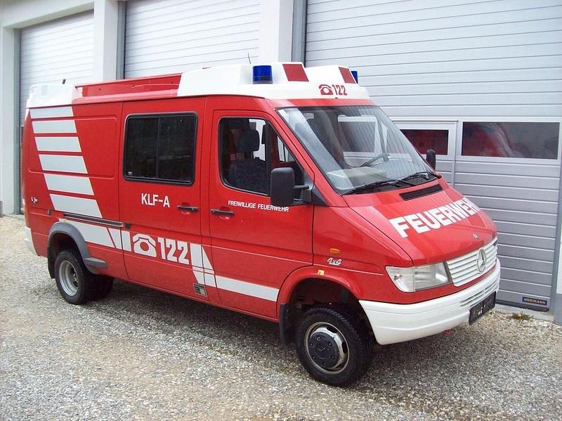 Rot Gebraucht 1996 Mercedes Sprinter Van | 17.950 € - Bild 1/4