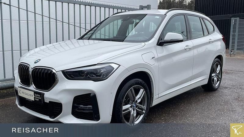 Alpinweiß uni Gebraucht 2022 BMW X1 Efficient Dynamics SUV | 27.990 € (Fairer Preis) - Bild 1/4