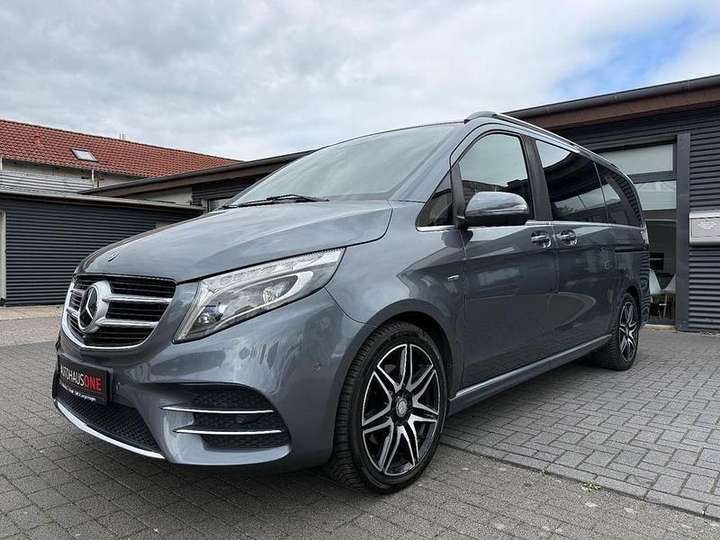 Grau Gebraucht 2017 Mercedes V250 AMG Van / Kleinbus | 44.990 € (Teuer) - Bild 1/4
