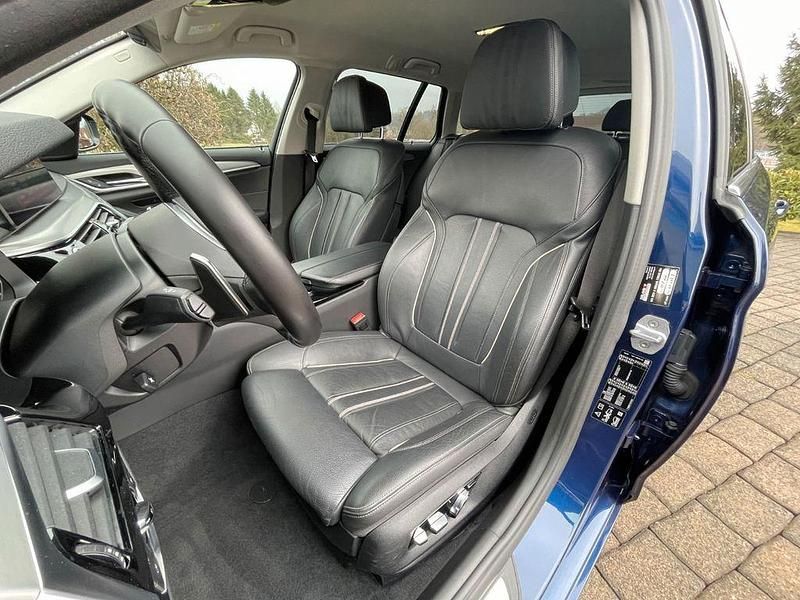 Gebraucht BMW 520 Sport Line 190 PS (139 kW) 2018 Mediterranblau metallic Kombi
