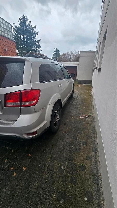 Gebraucht Fiat Freemont 140 PS (102 kW) 2011 Silber SUV