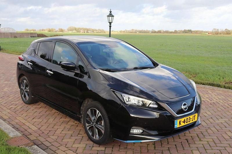 Schwarz Gebraucht 2020 Nissan Leaf N-Connecta Kleinwagen | 11.494 € (Superpreis) - Bild 1/4