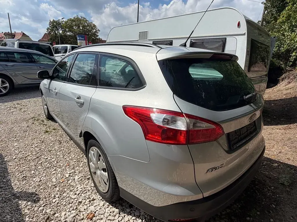 Gebraucht Ford Focus Trend 105 PS (77 kW) 2012 Silber Limousine