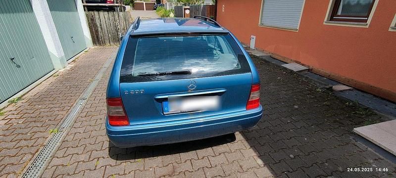 Blau Gebraucht 1996 Mercedes C200 Kombi | 980 € (Superpreis) - Bild 1/4