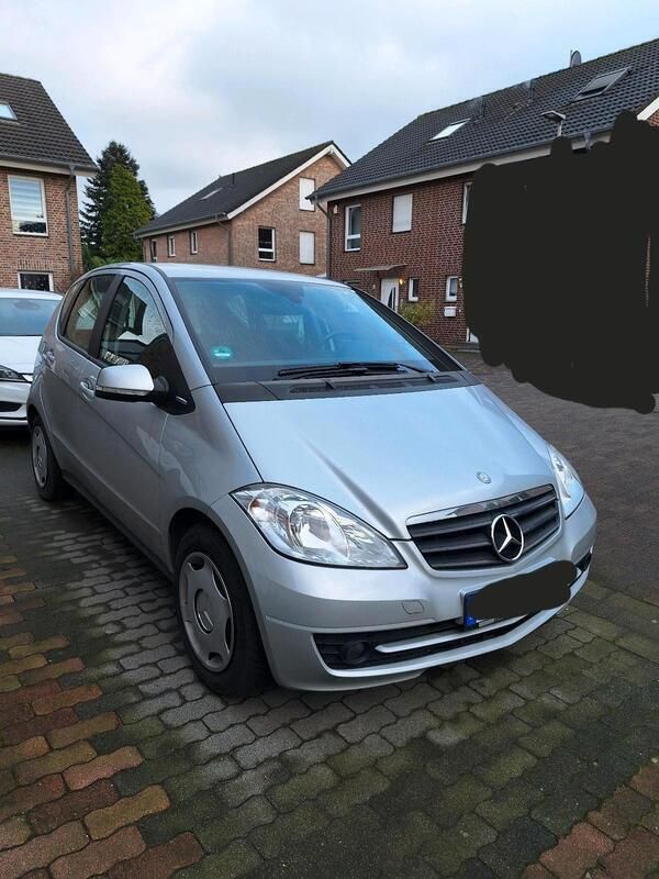 Silber Gebraucht 2011 Mercedes A160 Limousine | 5.750 € (Fairer Preis) - Bild 1/4