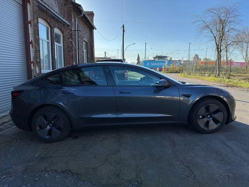 Grau Gebraucht 2023 Tesla Model 3 Long Range AWD Limousine | 30.300 € (Guter Preis) - Bild 1/4