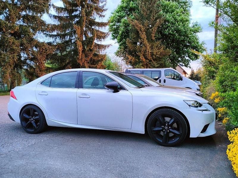 Gebraucht Lexus IS200t Executive Line 245 PS (180 kW) 2016 Weiß Limousine