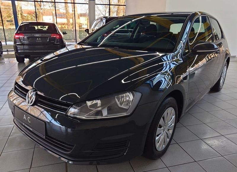 Grau Gebraucht 2013 VW Golf Trendline Limousine | 8.980 € (Fairer Preis) - Bild 1/4